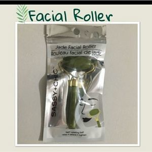 NWT SASSY & CHIC JADE FACIAL ROLLER